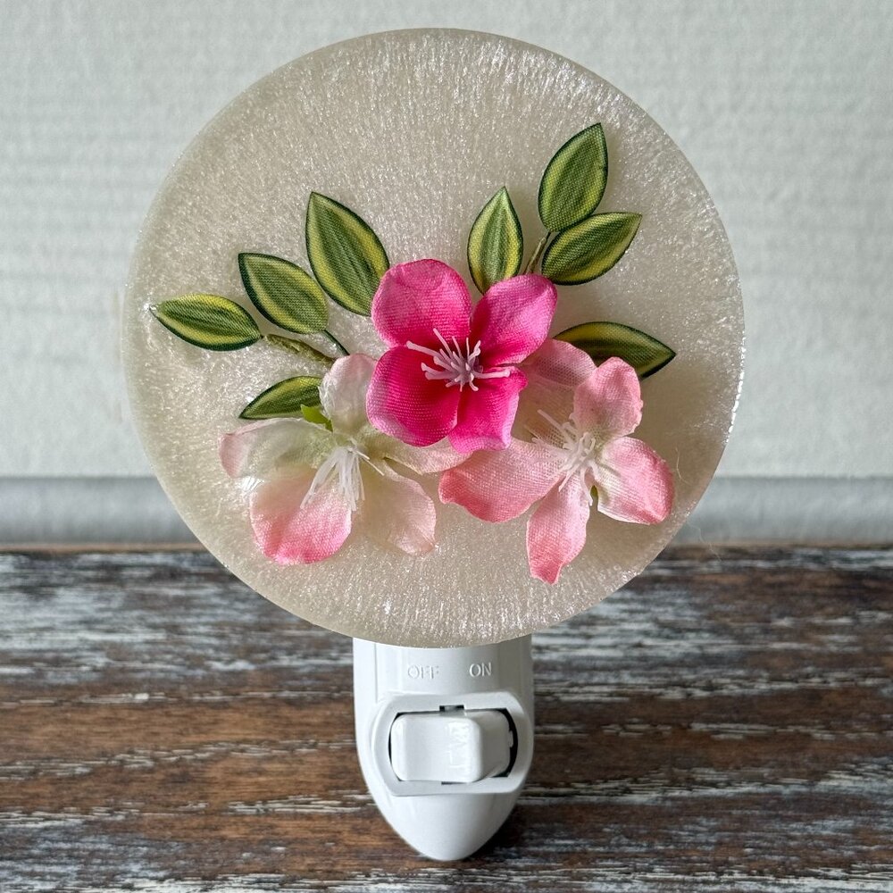 Pink Flower Trio Night Light Plug-In Nightlight Outlet Housewarming Gift Mother